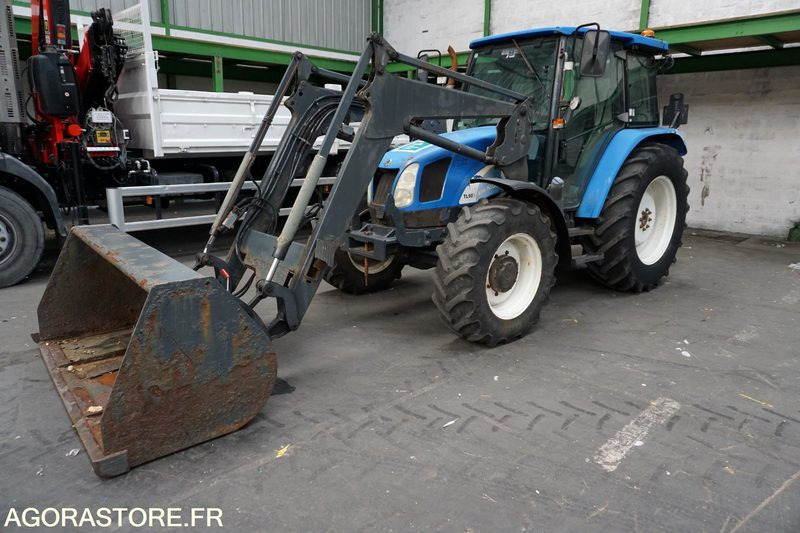 NEW HOLLAND - Tractor: foto 1 NEW HOLLAND - Tractor: foto 1