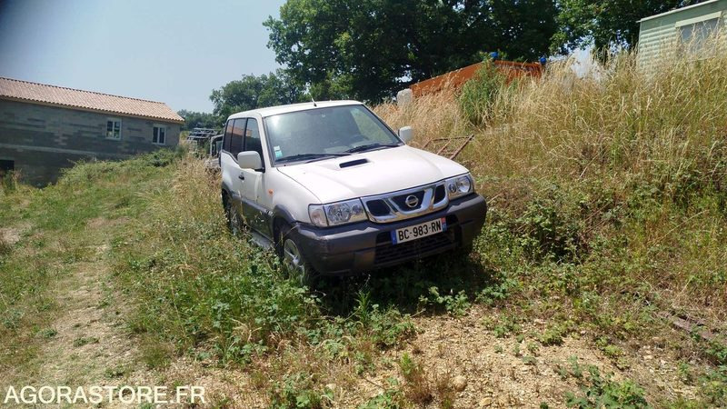 Nissan Terrano - 2004 - SUV/ Todoterreno: foto 2 Nissan Terrano - 2004 - SUV/ Todoterreno: foto 2