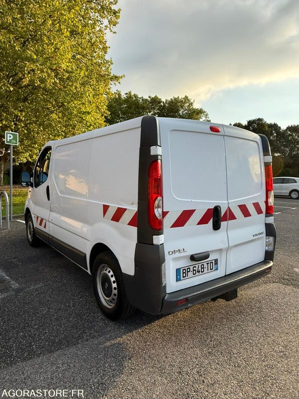OPEL VIVARO 2L CDTI 90CH moteur 2L dci 90ch à chaine de distribution - Furgoneta pequeña: foto 3 OPEL VIVARO 2L CDTI 90CH moteur 2L dci 90ch à chaine de distribution - Furgoneta pequeña: foto 3