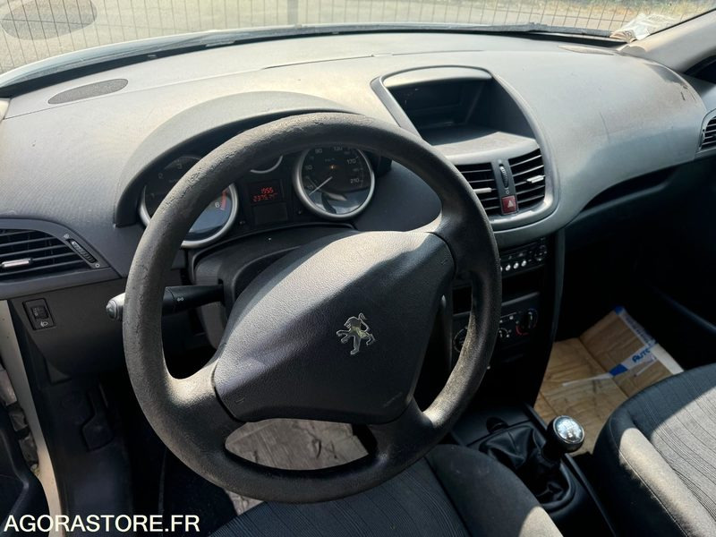 PEUGEOT 207 1.4 HDI STE - Coche: foto 5 PEUGEOT 207 1.4 HDI STE - Coche: foto 5