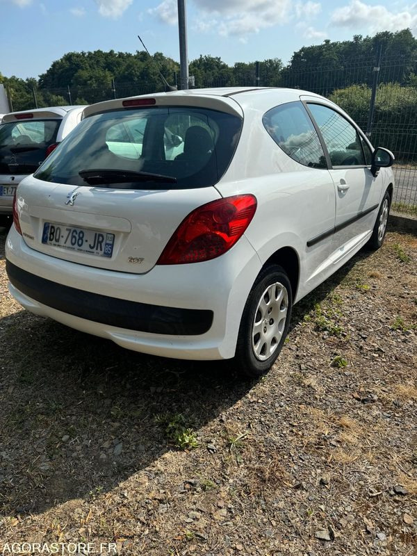 PEUGEOT 207 1.4 HDI STE - Coche: foto 3 PEUGEOT 207 1.4 HDI STE - Coche: foto 3