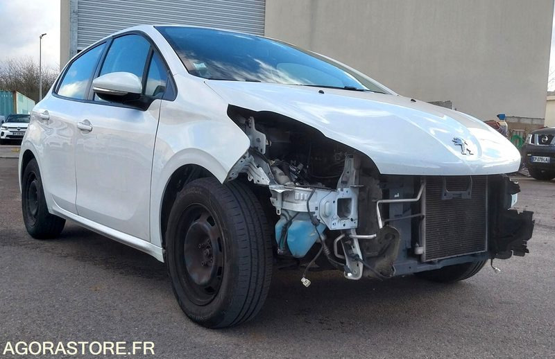 PEUGEOT 208 - 2018 - 121361km - ESSENCE - pour pièces - Coche: foto 1 PEUGEOT 208 - 2018 - 121361km - ESSENCE - pour pièces - Coche: foto 1