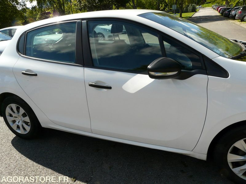 PEUGEOT 208 DX177CZ - Coche: foto 3 PEUGEOT 208 DX177CZ - Coche: foto 3