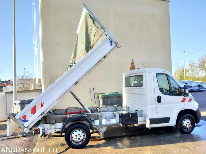 PEUGEOT BOXER benne basculante - 2015 - 112006 km - GAZOLE - Furgoneta basculante: foto 1 PEUGEOT BOXER benne basculante - 2015 - 112006 km - GAZOLE - Furgoneta basculante: foto 1