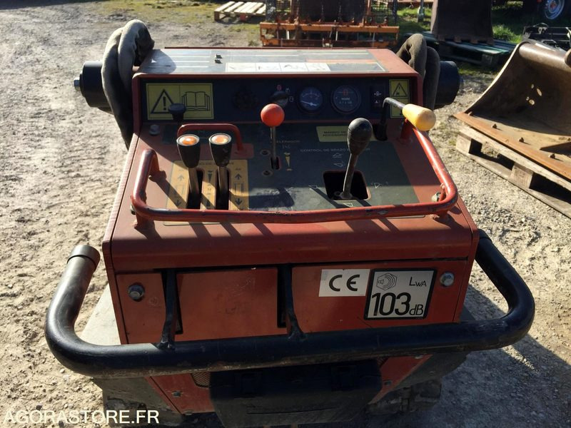 PORTE OUTILS à chenilles DITCH WITCH SK500 - Cargadora: foto 4 PORTE OUTILS à chenilles DITCH WITCH SK500 - Cargadora: foto 4