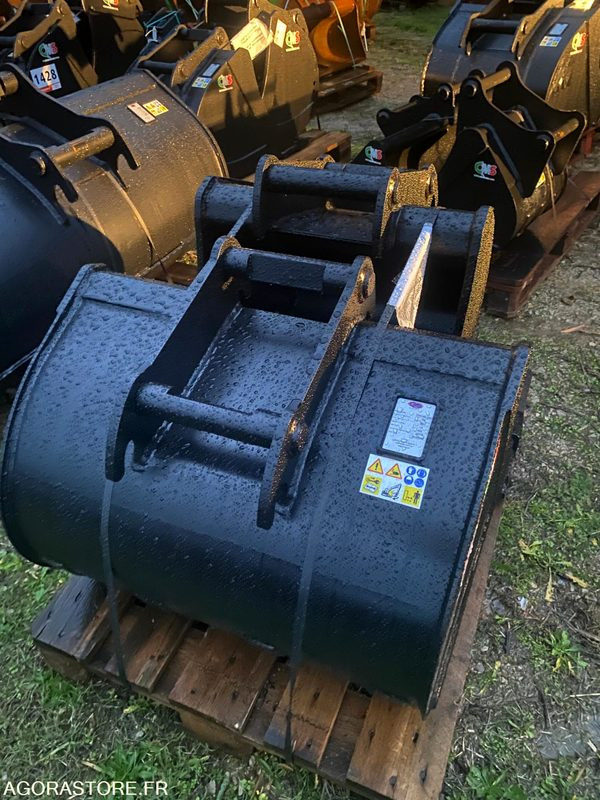 1 Godet 800mm CR70 NEUF - Piezas de recambio para Maquinaria de construcción: foto 3 1 Godet 800mm CR70 NEUF - Piezas de recambio para Maquinaria de construcción: foto 3