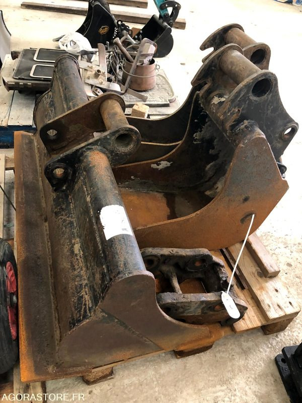 Coupleur et 3 Godets pour pelle 3 - 4.5 T - Piezas de recambio para Maquinaria de construcción: foto 5 Coupleur et 3 Godets pour pelle 3 - 4.5 T - Piezas de recambio para Maquinaria de construcción: foto 5