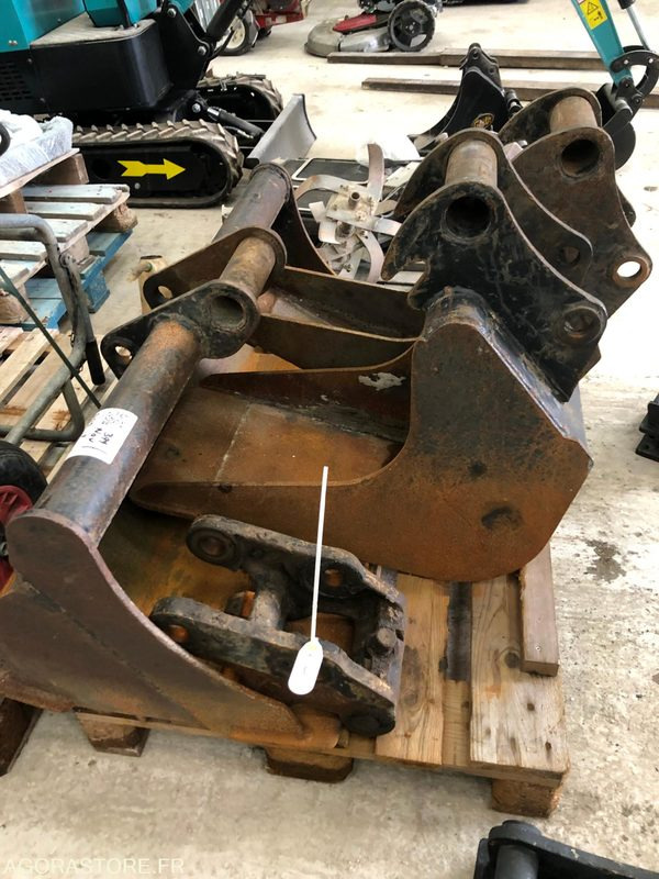 Coupleur et 3 Godets pour pelle 3 - 4.5 T - Piezas de recambio para Maquinaria de construcción: foto 3 Coupleur et 3 Godets pour pelle 3 - 4.5 T - Piezas de recambio para Maquinaria de construcción: foto 3