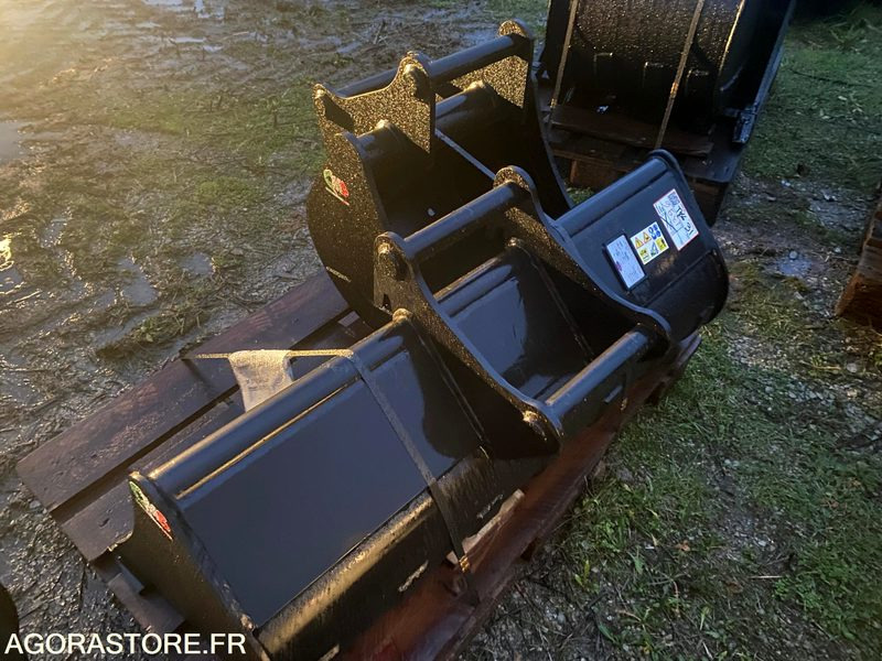 Godet Curage 1200mm S40 NEUF - Piezas de recambio para Maquinaria de construcción: foto 1 Godet Curage 1200mm S40 NEUF - Piezas de recambio para Maquinaria de construcción: foto 1