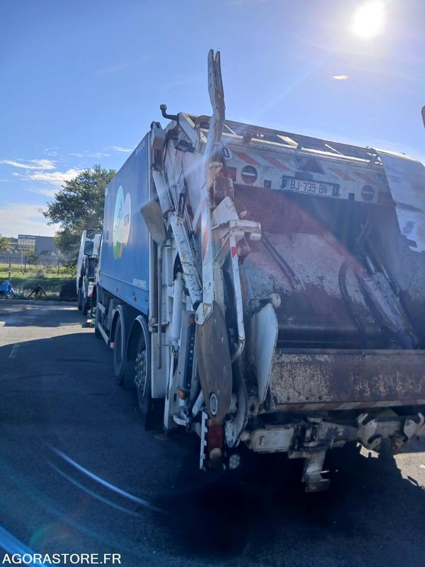 RENAULT 26T/BOM - FJ739BN - Camión de basura: foto 3 RENAULT 26T/BOM - FJ739BN - Camión de basura: foto 3