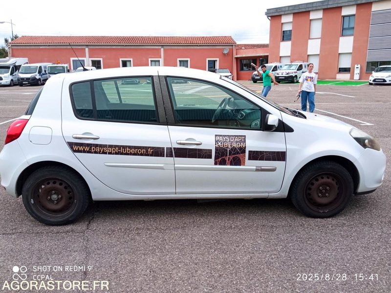 RENAULT CLIO 5 PLACES - Coche: foto 2 RENAULT CLIO 5 PLACES - Coche: foto 2
