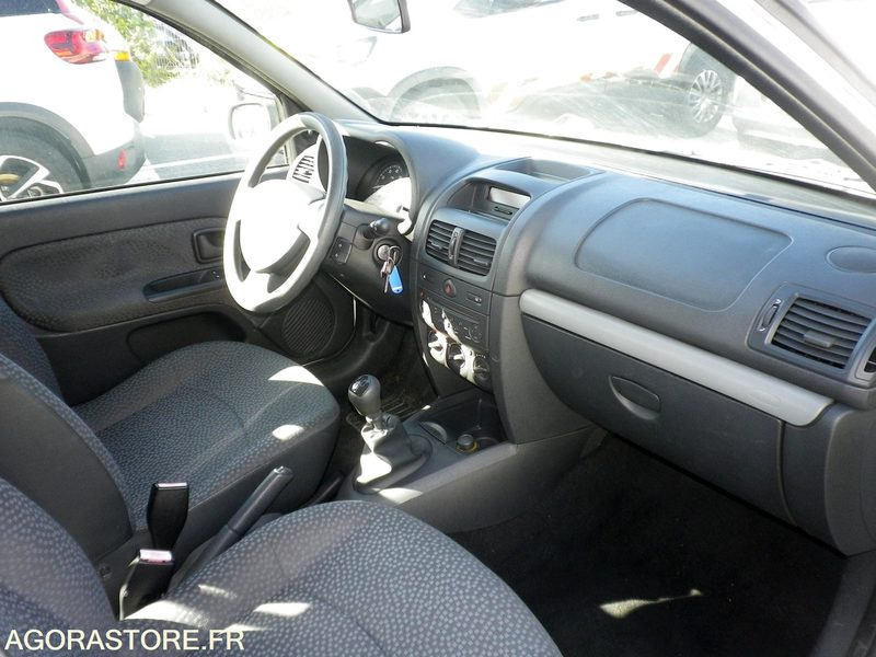 RENAULT CLIO CAMPUS ESSENCE 1.2 16V - Coche: foto 5 RENAULT CLIO CAMPUS ESSENCE 1.2 16V - Coche: foto 5