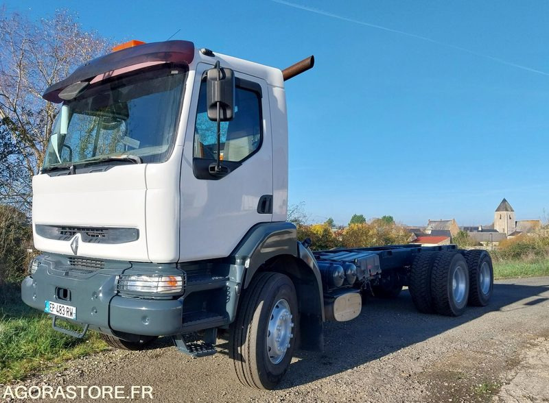 RENAULT KERAX 370-26 / 2004 / 715710 Km avec peinture neuve - Camión chasis: foto 1 RENAULT KERAX 370-26 / 2004 / 715710 Km avec peinture neuve - Camión chasis: foto 1