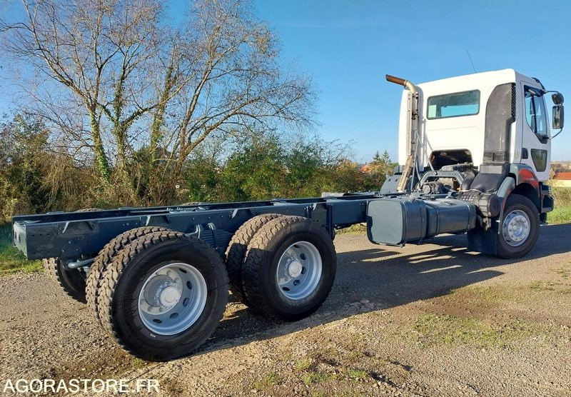 RENAULT KERAX 370-26 / 2004 / 715710 Km avec peinture neuve - Camión chasis: foto 3 RENAULT KERAX 370-26 / 2004 / 715710 Km avec peinture neuve - Camión chasis: foto 3