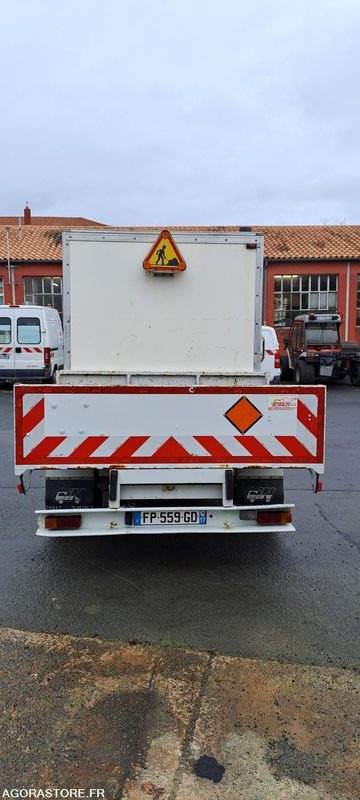 RENAULT MASCOTT PLATEAU ET CELLULE ATELIER - 213216km - 2001 - Furgoneta basculante: foto 4 RENAULT MASCOTT PLATEAU ET CELLULE ATELIER - 213216km - 2001 - Furgoneta basculante: foto 4