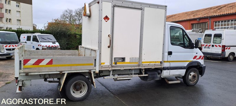 RENAULT MASCOTT PLATEAU ET CELLULE ATELIER - 213216km - 2001 - Furgoneta basculante: foto 3 RENAULT MASCOTT PLATEAU ET CELLULE ATELIER - 213216km - 2001 - Furgoneta basculante: foto 3