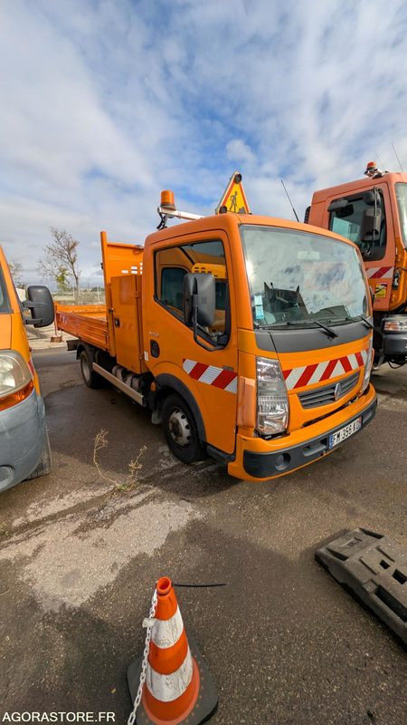 RENAULT MAXITY 110DXI - FM-356-KQ - Moteur tournant/sifflement turbo + bruit BV - Furgoneta basculante: foto 1 RENAULT MAXITY 110DXI - FM-356-KQ - Moteur tournant/sifflement turbo + bruit BV - Furgoneta basculante: foto 1