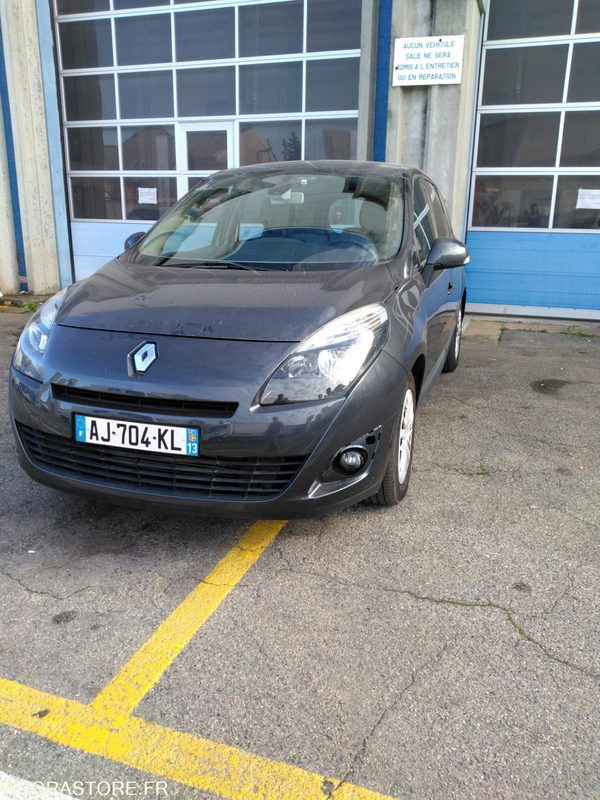 RENAULT SCENIC 1.9 DIESEL - Coche: foto 4 RENAULT SCENIC 1.9 DIESEL - Coche: foto 4