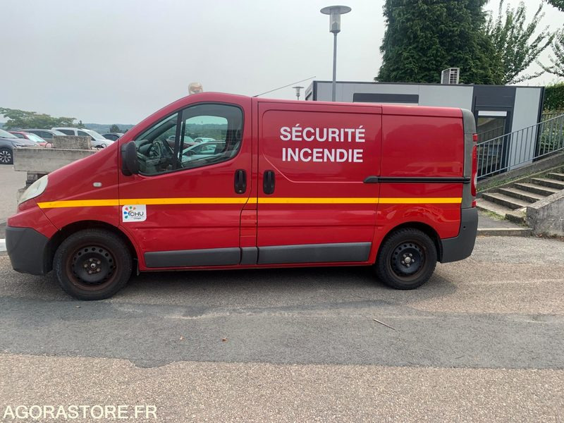 RENAULT Trafic II Fourgon Phase 2 L1H1 2.0 dCi 16V 90 cv - Furgón: foto 3 RENAULT Trafic II Fourgon Phase 2 L1H1 2.0 dCi 16V 90 cv - Furgón: foto 3