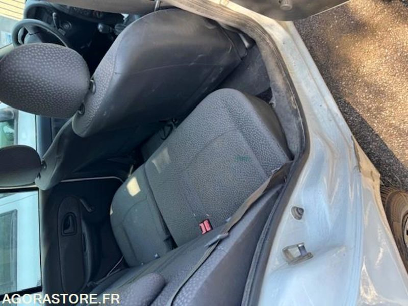 Renault CLIO 2 - Coche: foto 4 Renault CLIO 2 - Coche: foto 4