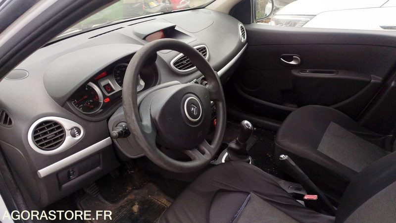 Renault Clio - 2010 - 216800kms - Ba150Rq - Coche: foto 3 Renault Clio - 2010 - 216800kms - Ba150Rq - Coche: foto 3
