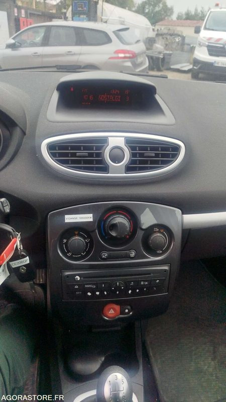 Coche Renault - Clio - 2012 - 172874 kms: foto 12