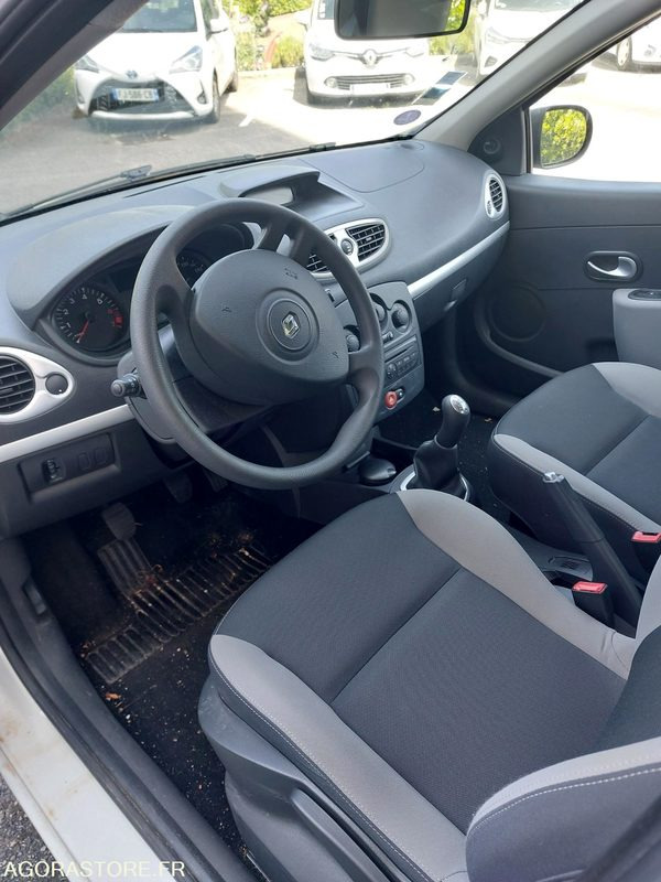 Renault Clio Blanche BW707VC de 2011 - 100300 km - Coche: foto 3 Renault Clio Blanche BW707VC de 2011 - 100300 km - Coche: foto 3