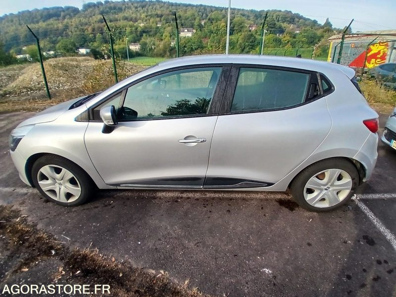 Renault Clio IV – Diesel – 2016-205 826 km - Coche: foto 2 Renault Clio IV – Diesel – 2016-205 826 km - Coche: foto 2