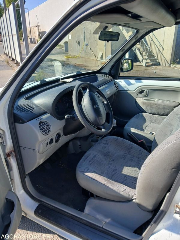 Furgoneta pequeña Renault Kangoo 8027 ZV 42: foto 11 Furgoneta pequeña Renault Kangoo 8027 ZV 42: foto 11
