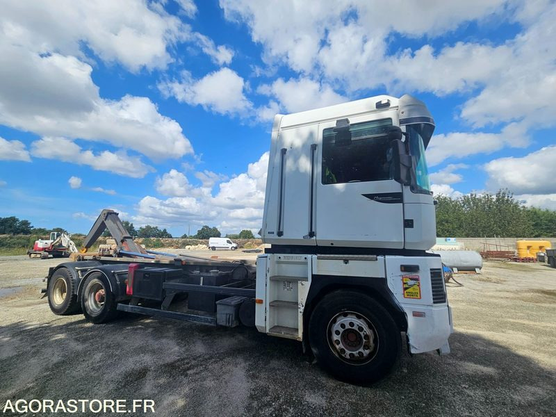 Renault Magnum 6x4 porteur ampliroll essieux relevables - Camión multibasculante: foto 3 Renault Magnum 6x4 porteur ampliroll essieux relevables - Camión multibasculante: foto 3