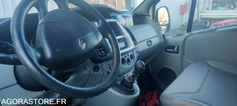 Renault Trafic 2 combi phrase . 2.0 dci 16v minibus long 90 cv - Minibús, Furgoneta de pasajeros: foto 4 Renault Trafic 2 combi phrase . 2.0 dci 16v minibus long 90 cv - Minibús, Furgoneta de pasajeros: foto 4