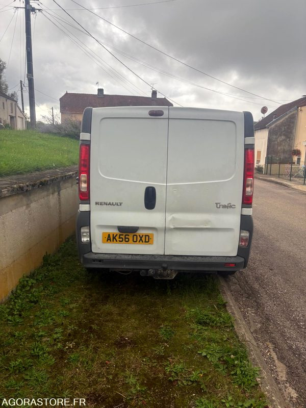 Renault Trafic dci 115 / 228000 km - Immatriculation anglaise - Furgoneta pequeña: foto 1 Renault Trafic dci 115 / 228000 km - Immatriculation anglaise - Furgoneta pequeña: foto 1