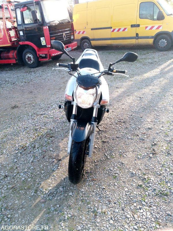 Suzuki GSR600 - Motocicleta: foto 1 Suzuki GSR600 - Motocicleta: foto 1