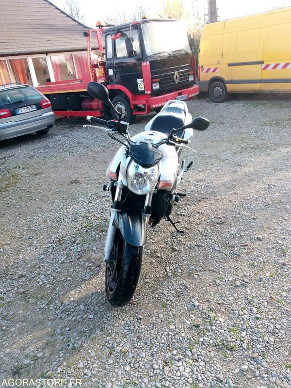 Suzuki GSR600 - Motocicleta: foto 3 Suzuki GSR600 - Motocicleta: foto 3