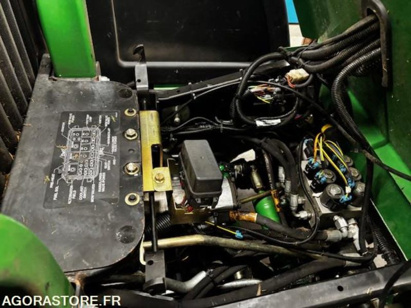 TONDEUSE HELICOIDALE JOHN DEERE 8400-ROULANTE-1521 HEURES. - Cortacésped: foto 4 TONDEUSE HELICOIDALE JOHN DEERE 8400-ROULANTE-1521 HEURES. - Cortacésped: foto 4