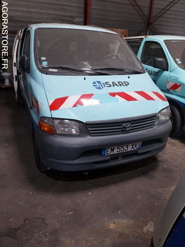 TOYOTA Hiace fourgon 2005 (490 000Km) ROULANT PRO UNIQUEMENT - Furgón: foto 1 TOYOTA Hiace fourgon 2005 (490 000Km) ROULANT PRO UNIQUEMENT - Furgón: foto 1