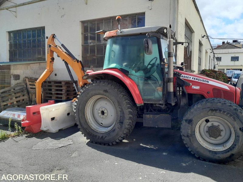 Tracteur Massey Ferguson + broyeur Noremat - Tractor: foto 1 Tracteur Massey Ferguson + broyeur Noremat - Tractor: foto 1