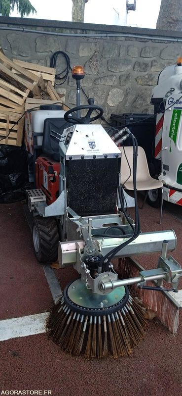 Balayeuse désherbeuse deneigeuse COCHET type GECKO automotrice 27 heures 2021 - Barredora vial: foto 2 Balayeuse désherbeuse deneigeuse COCHET type GECKO automotrice 27 heures 2021 - Barredora vial: foto 2