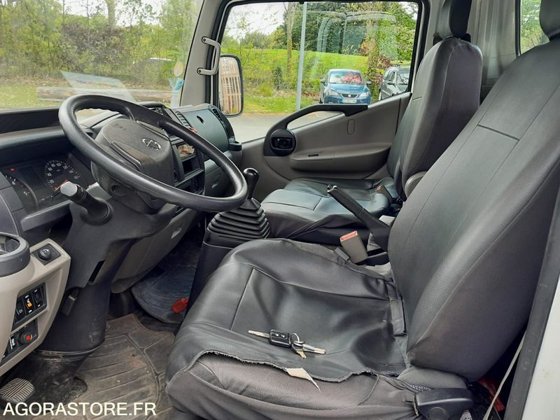 Camión con plataforma elevadora camion Nacelle nissan cabstar moins de 3.5 t nacelle time france: foto 14