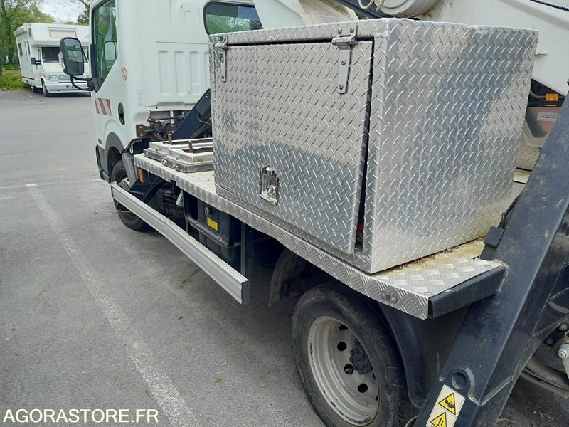 Camión con plataforma elevadora camion Nacelle nissan cabstar moins de 3.5 t nacelle time france: foto 11