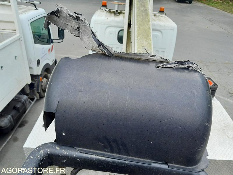 Camión con plataforma elevadora camion Nacelle nissan cabstar moins de 3.5 t nacelle time france: foto 6