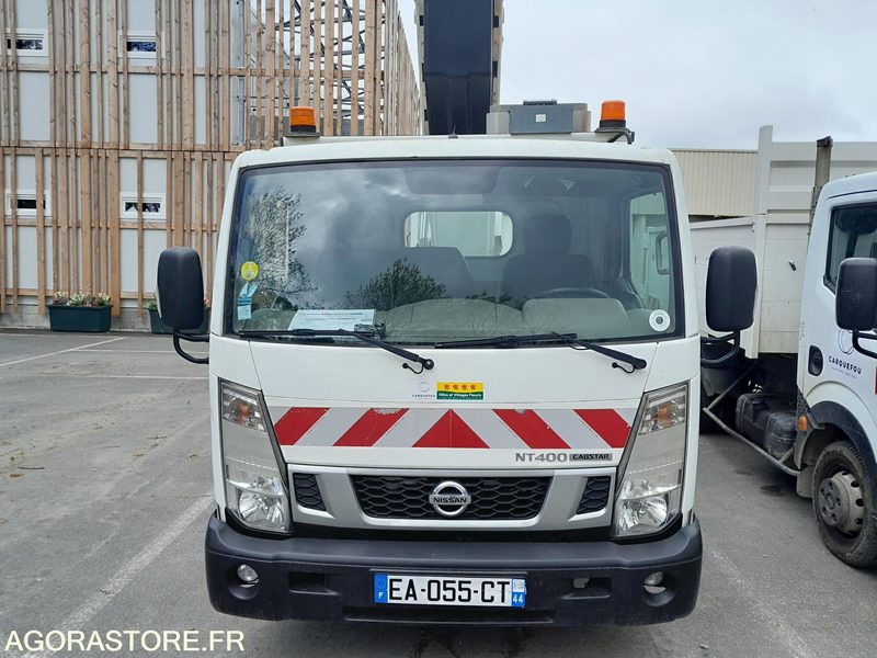Camión con plataforma elevadora camion Nacelle nissan cabstar moins de 3.5 t nacelle time france: foto 8
