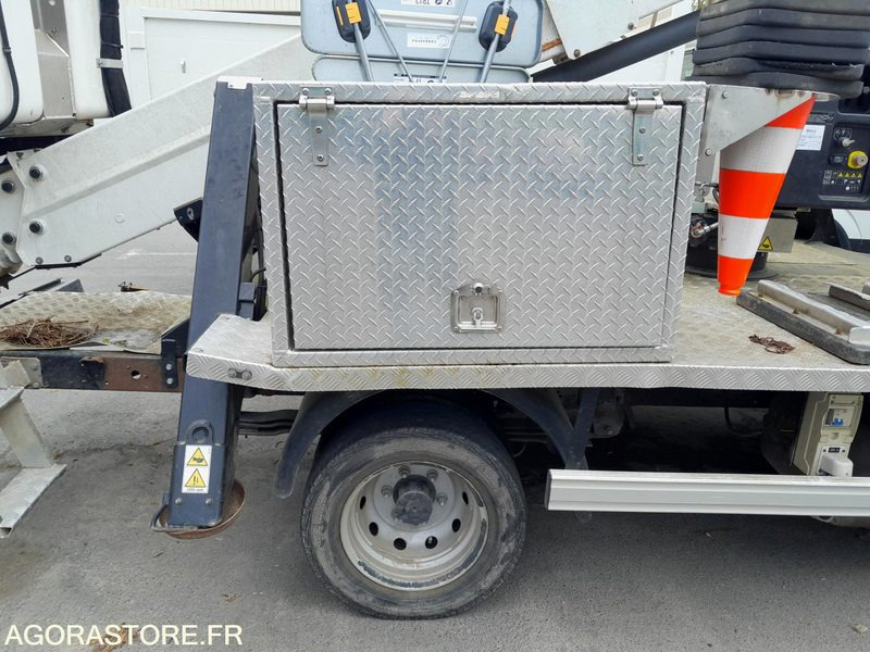 Camión con plataforma elevadora camion Nacelle nissan cabstar moins de 3.5 t nacelle time france: foto 7