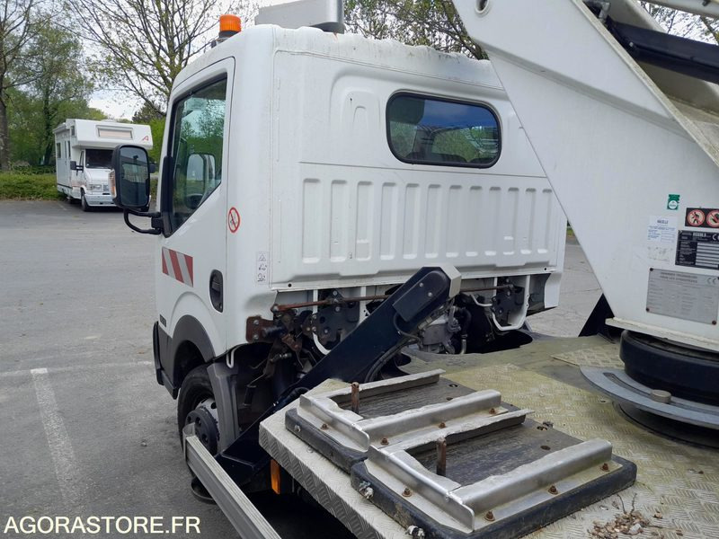 Camión con plataforma elevadora camion Nacelle nissan cabstar moins de 3.5 t nacelle time france: foto 10
