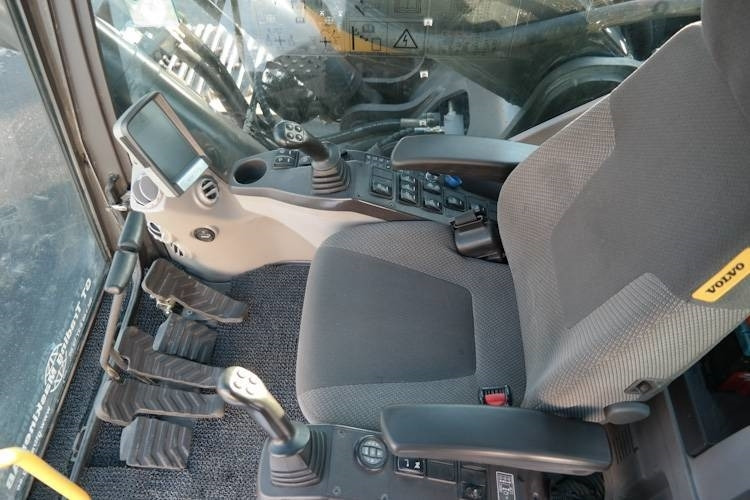Excavadora de cadenas Volvo EC 380 D L: foto 7