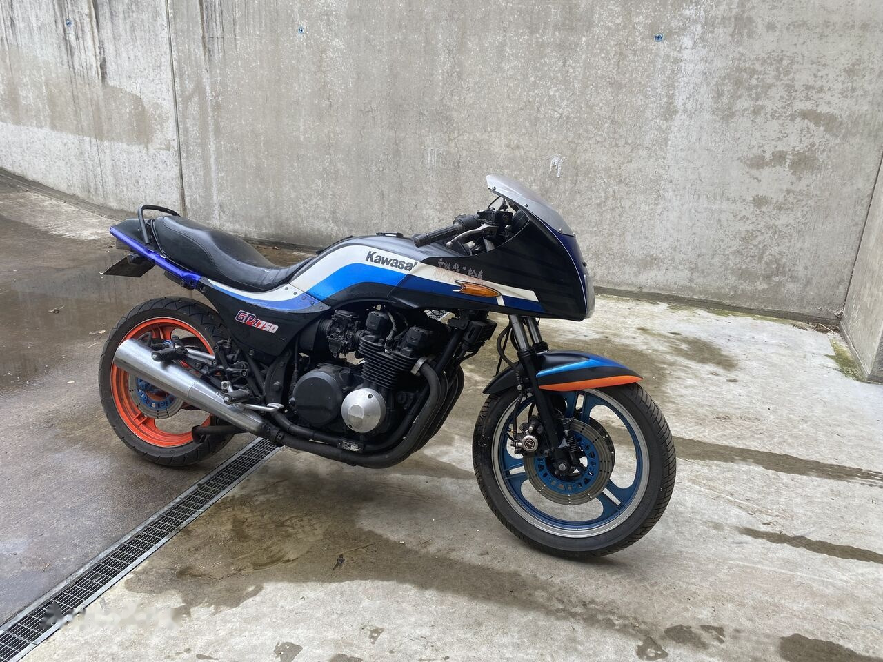 Motocicleta Kawasaki GPZ 750: foto 1