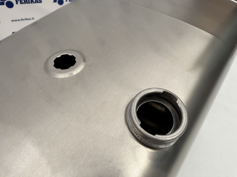 Iveco New aluminum fuel tank 350L - Depósito de combustible para Camión: foto 3 Iveco New aluminum fuel tank 350L - Depósito de combustible para Camión: foto 3