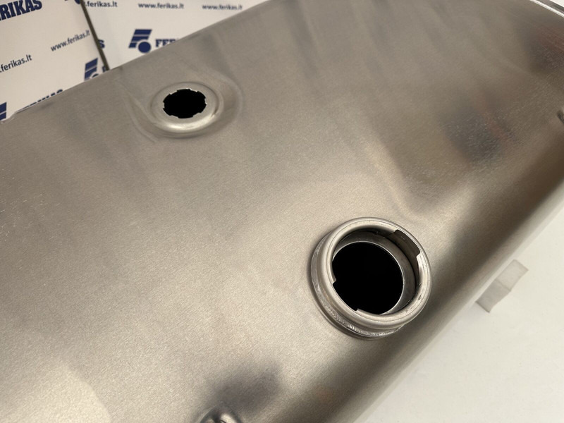 MAN New aluminum fuel tank 300L - Depósito de combustible para Camión: foto 4 MAN New aluminum fuel tank 300L - Depósito de combustible para Camión: foto 4