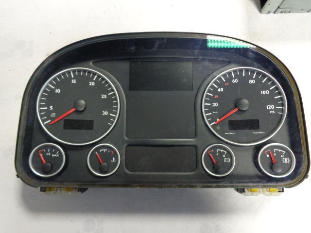 MAN (WORLDWIDE DELIVERY ) - Salpicadero para Camión: foto 1 MAN (WORLDWIDE DELIVERY ) - Salpicadero para Camión: foto 1