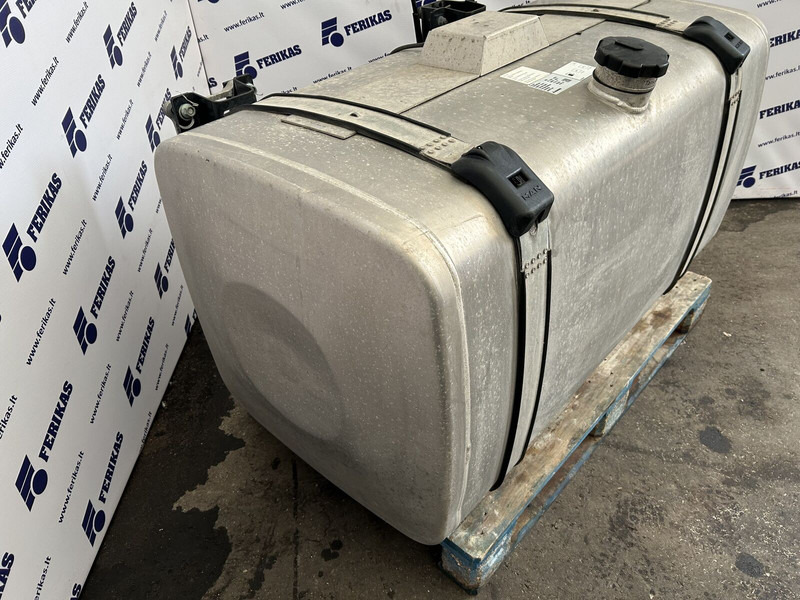 MAN complete fuel tank with brackets - Depósito de combustible para Camión: foto 2 MAN complete fuel tank with brackets - Depósito de combustible para Camión: foto 2